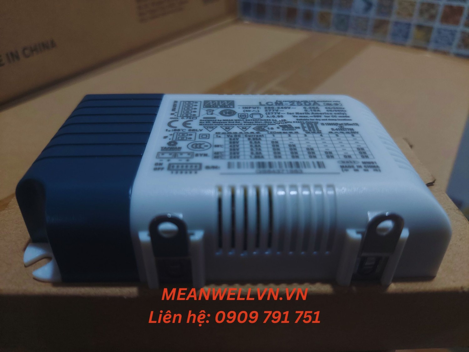 nguồn Mean Well LCM 25DA